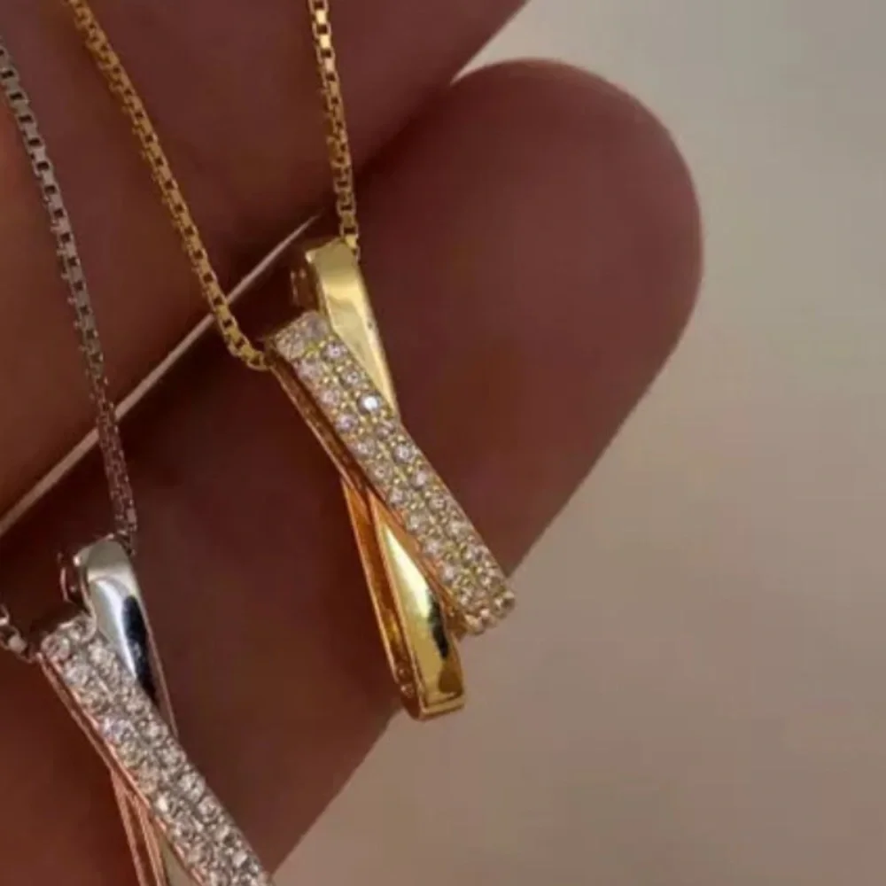 ⚡️Insta gold plated bar cross necklace - Picture 3 of 3